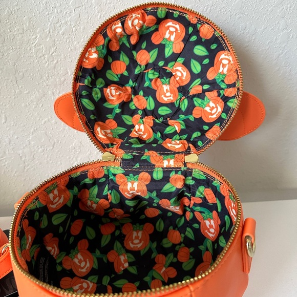 Disney Loungefly Fall Minnie Pumpkin Bag Glow in the Dark NWT - Picture 3 of 5